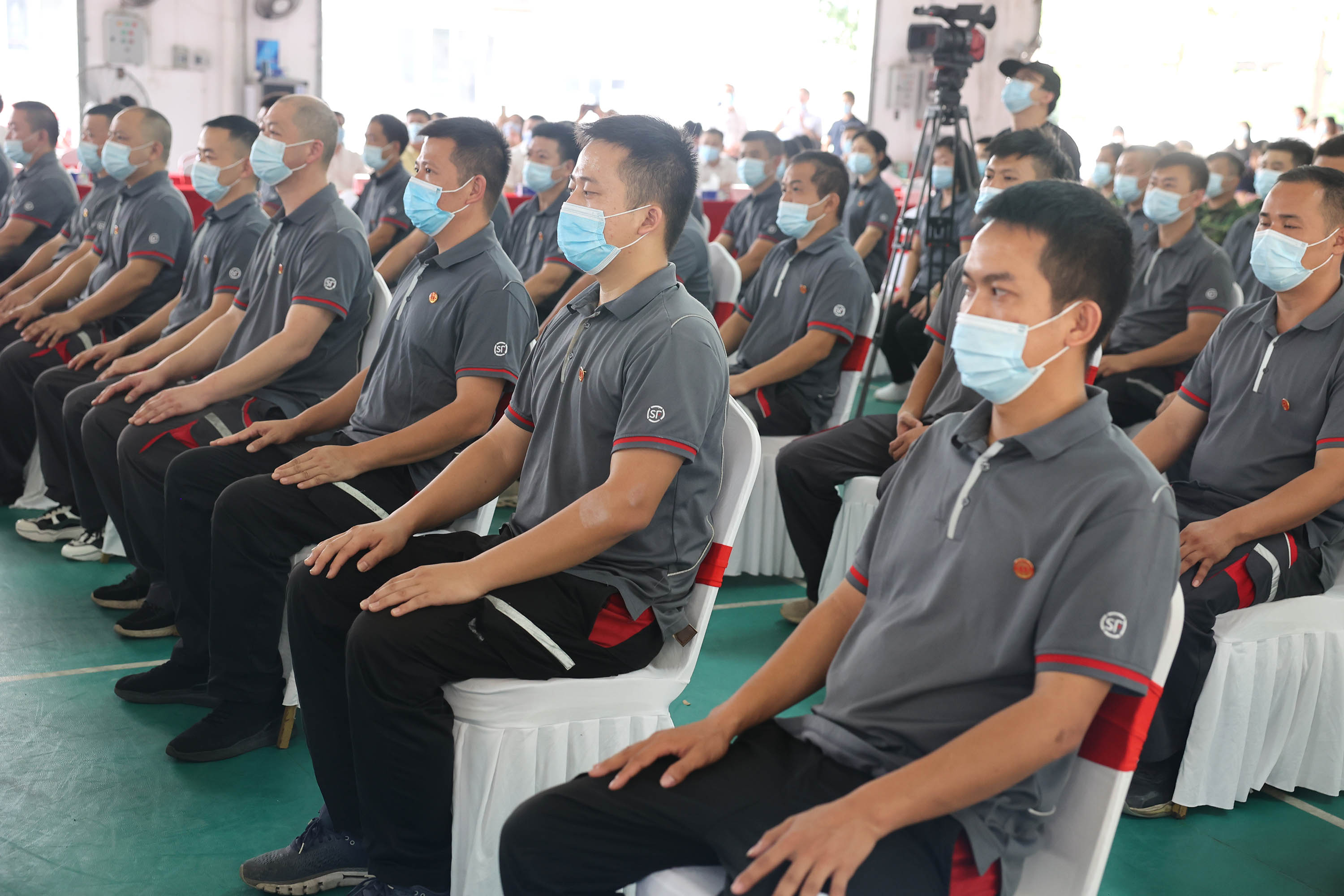 顺丰集团工会广东区域职工万人集中入会仪式在东莞举行